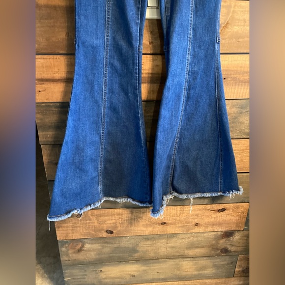 Bell Bottom jeans zip up on the side size Med Woman’s - Picture 10 of 14